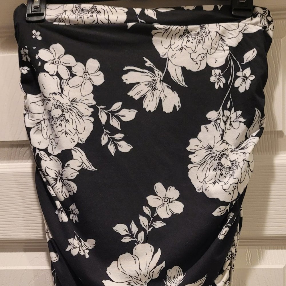 Super cute ruched pencil skirt